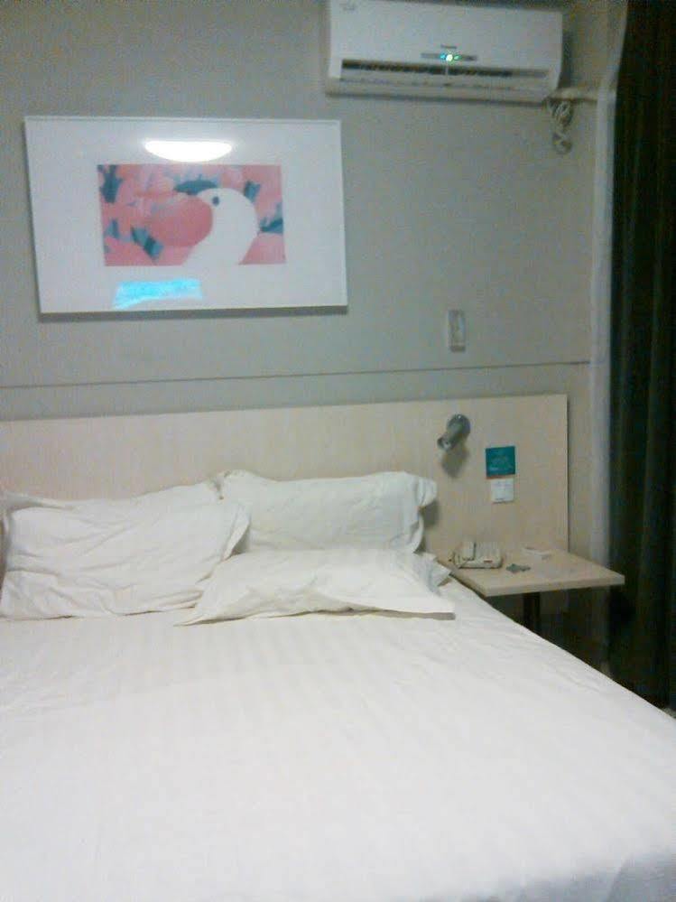 Jinjiang Binzhou Huanghe 4Th Road Hotel Esterno foto